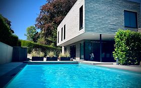 Pool House 85
